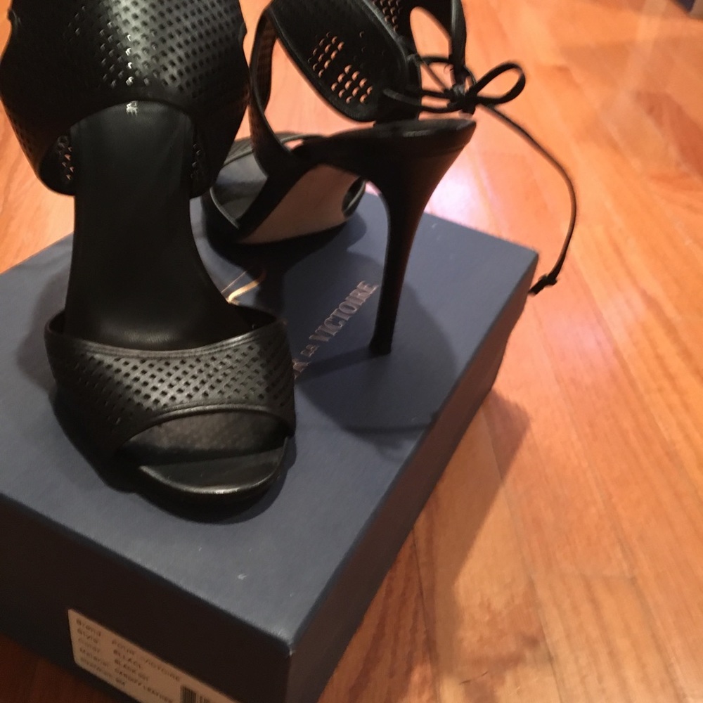 POUR LA VICTOIRE black leather lasercut heels - Picture 3 of 8